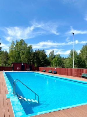 Stor pool sommartid, i samfällighet, fri tillgång