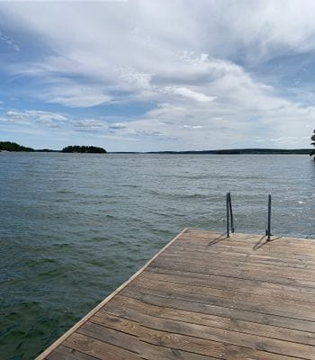 Stuga nära hav och bad. Roddbåt, egen brygga. - Bild 35