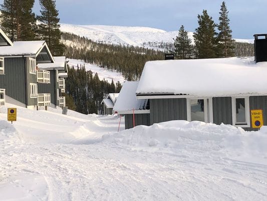 Ski-out: glid 140 m till skidbacken längs vägen ovanför vårt hus