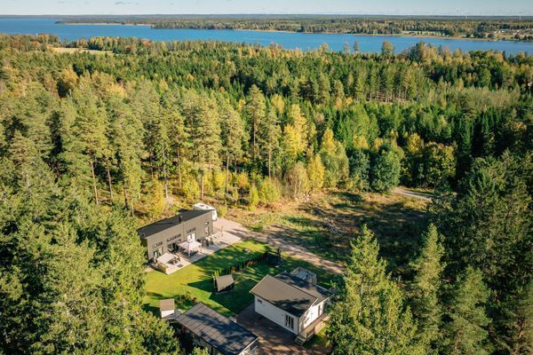 Sommarstuga på ö med närhet till vatten - Bild 3