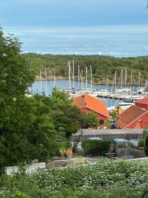 Charmig boende nära havet i Fiskebäckskil