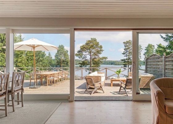 Skärgårdshus med bastu och brygga nära Stockholm
