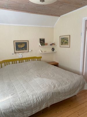 Sovrum 1 med dubbelsäng