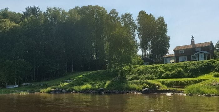 Nyrenoverad gäststuga vid siljans strand - Bild 3
