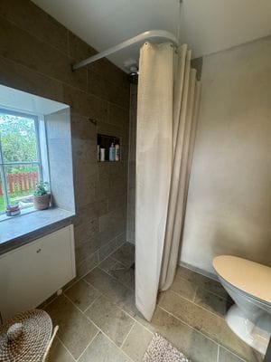Mysigt gotlandhus med havsnära läge - nära Fårö - Bild 9