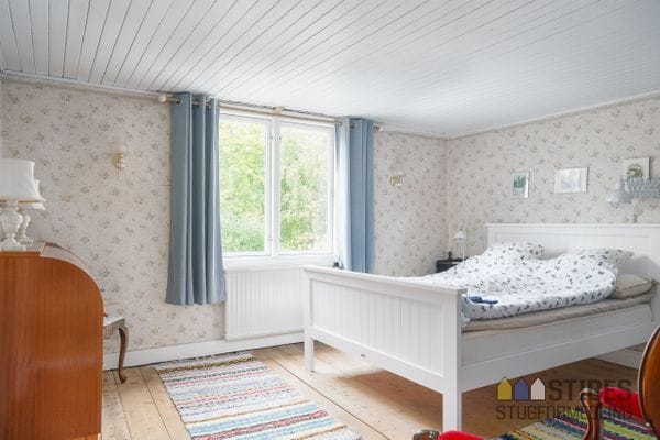 Familjevänligt rymligt hus vid sjö och skog. - Bild 20