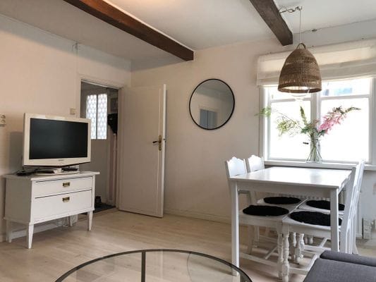 Visby innerstad med gård/p-plats - Bild 6
