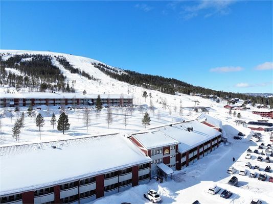 Stöten Mitt med Ski-in/-out