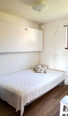 Lilla sovrummet med fällbar översäng