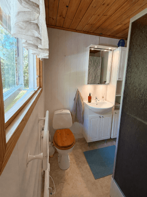 Idyllisk stuga på Värmdö nära sandstrand - Bild 9