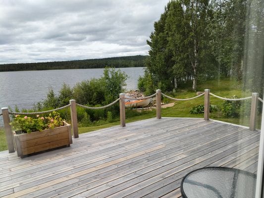 Trivsam gäststuga med sjöläge - Bild 11