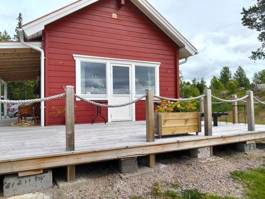 Trivsam gäststuga med sjöläge - Bild 3