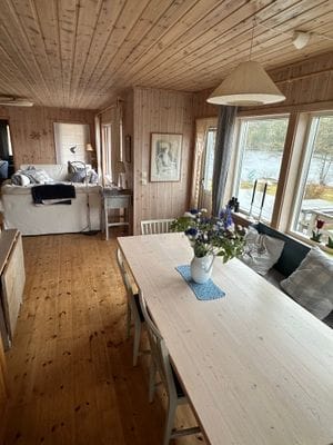 Typical Swedish cottage with stuga overlook a lake - Bild 27
