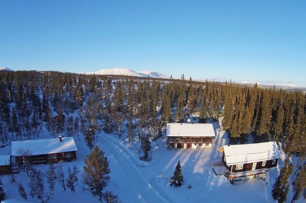 Rymlig fjällstuga i högt soligt läge - Bild 2