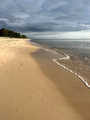 Stranden finns ca 5 min gång bort