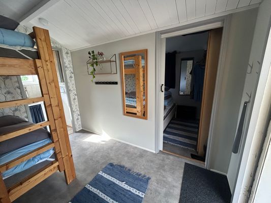 Luftig minivilla och smart planerad attefallare - Bild 16