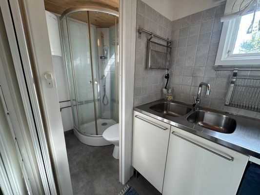 Luftig minivilla och smart planerad attefallare - Bild 18