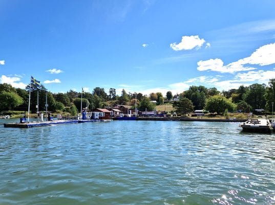 Timbra Utö. Badrocksavstånd till fin sandstrand - Bild 48