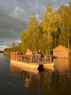 UTHYRES: Flotte med badstege och tyst elmotor