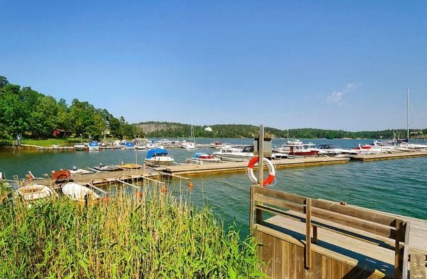 Härligt sjönära sommarhus