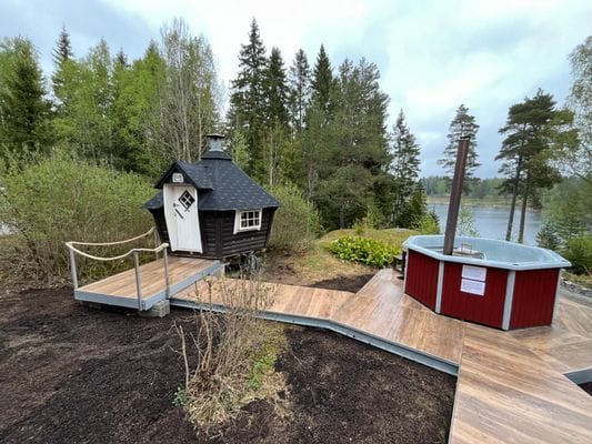 Semesterhus direkt vid sjön med motorbåt - Bild 23