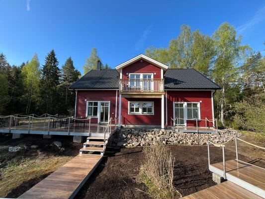 Semesterhus direkt vid sjön med motorbåt - Bild 31