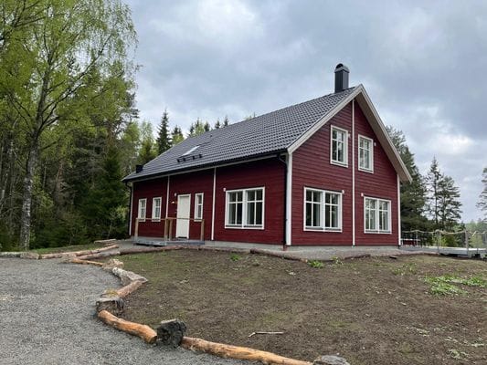Semesterhus direkt vid sjön med motorbåt - Bild 30