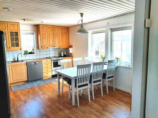 Spacious villa med bastu och julstämning vid sjön - Bild 3