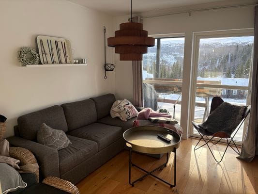 Rymligt parhus i Sadeln i två plan (ski-in/out) - Bild 9