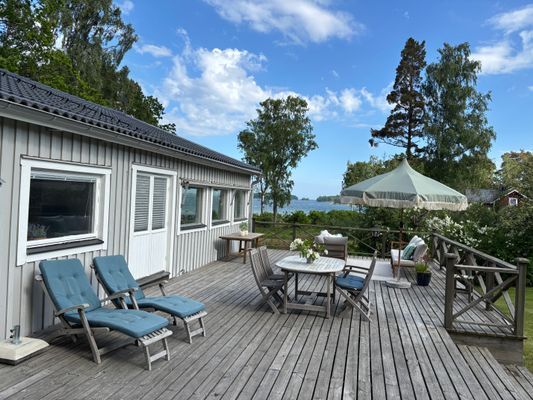 Rymligt skärgådshus med panoramautsikt över havet - Bild 4