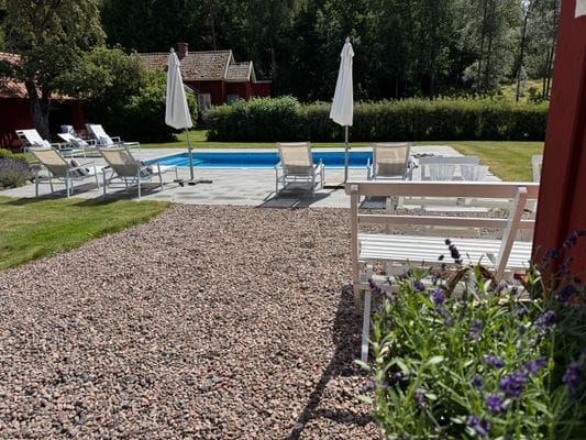 Privat sekelskiftespärla med pool och tennisbana - Bild 96