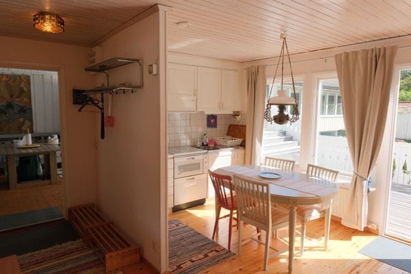 Kök/vardagsrum i lilla huset