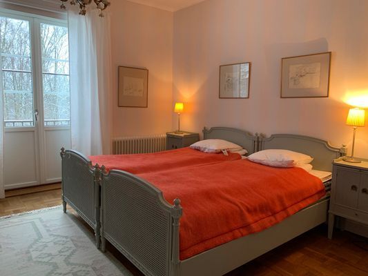 Herrgårdsflygel i blomsterpark (ca 14 pers) - Bild 11