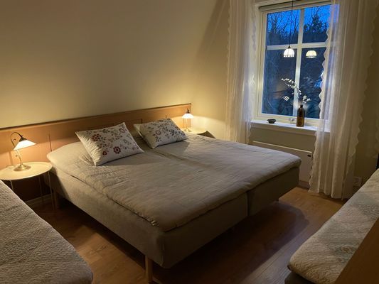 Sovrum 4 (3 enkelsängar (90x200) + 1 enkelsäng (80x200)