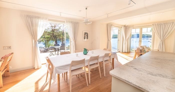 Nybyggt skärgårdshus, privat brygga och sandstrand - Bild 15