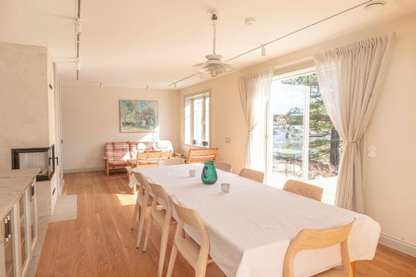 Nybyggt skärgårdshus, privat brygga och sandstrand - Bild 16