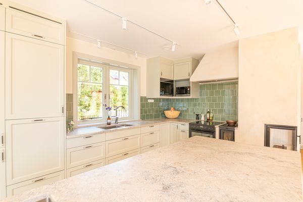 Nybyggt skärgårdshus, privat brygga och sandstrand - Bild 23