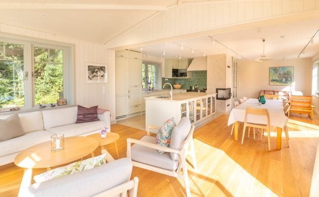 Nybyggt skärgårdshus, privat brygga och sandstrand - Bild 19