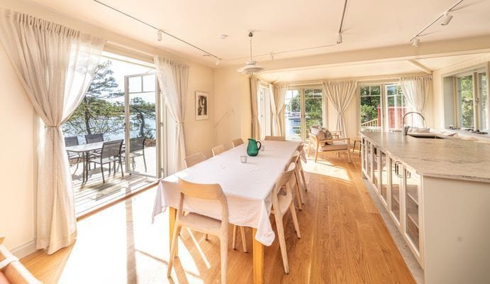 Nybyggt skärgårdshus, privat brygga och sandstrand - Bild 17