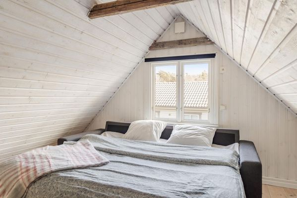 Stuga med stor tomt nära havet och Skreastrand - Bild 12