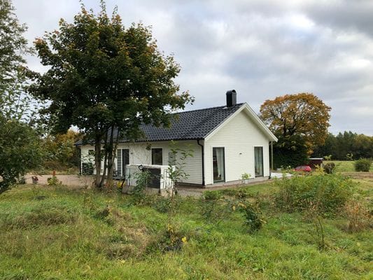 Vackert boende vid skogsranden - Bild 2