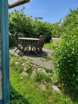 Sommarstuga med trädgård. Fiske i närheten - Bild 5