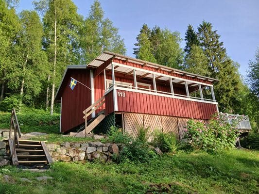 Stuga mitt på Höga Kusten med egen brygga och båt