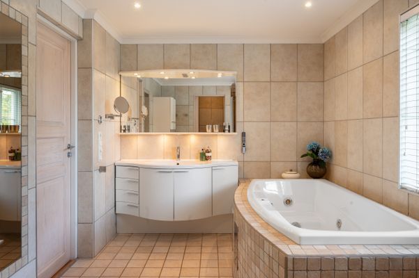 Vacker villa vid kusten i skärgården - Bild 10