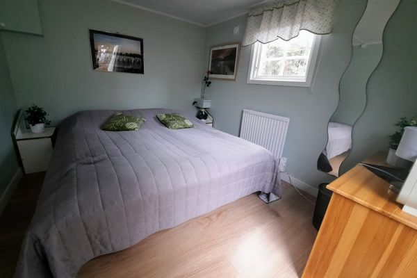 Härliga Lickershamn. Nära badstrand och raukar - Bild 8