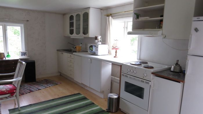 Gulligt torp med fin trädgård - Bild 3