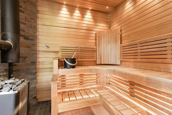 Spastuga med jacuzzi och vedeldad bastu - Bild 4