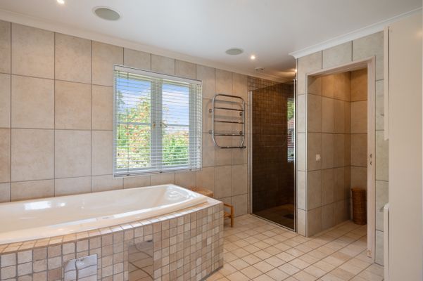 Vacker villa vid kusten i skärgården - Bild 11