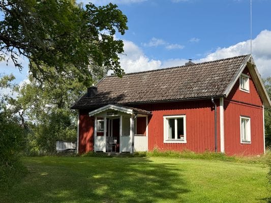 Mysigt sommarhus vid sjön i Småland