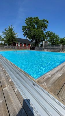 Semesterhus vid sjön med pool och elbåt - Bild 23